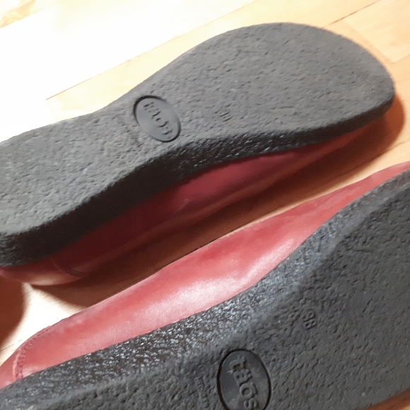 Red ballerina shoes - Picture 2 of 2